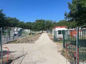 Lire la suite à propos de l’article Les travaux de réaménagement du parvis de l’école Desnos ont débuté