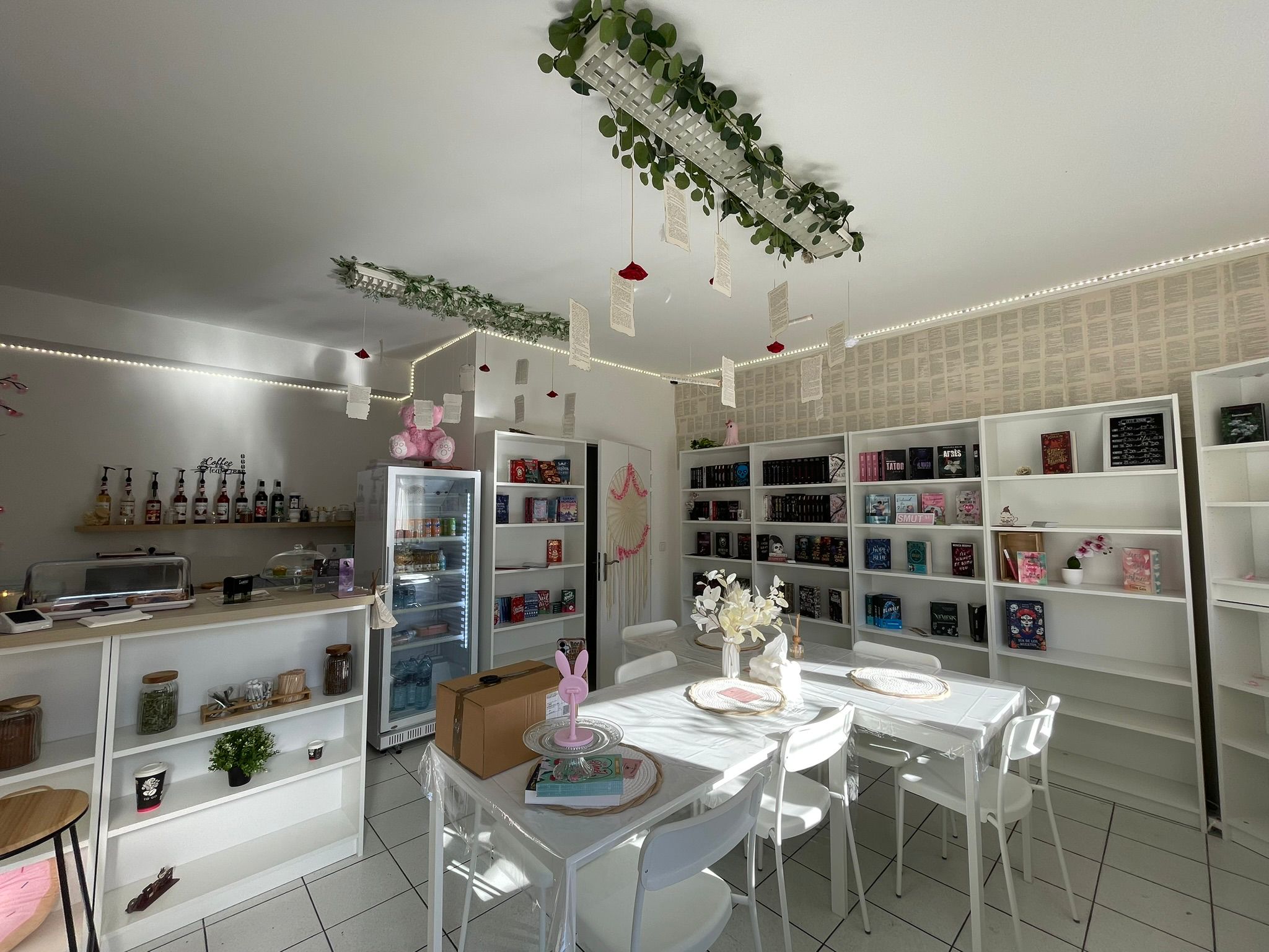 AUTOUR DE LA ROMANCE – Café Librairie